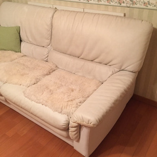 白い革のソファ