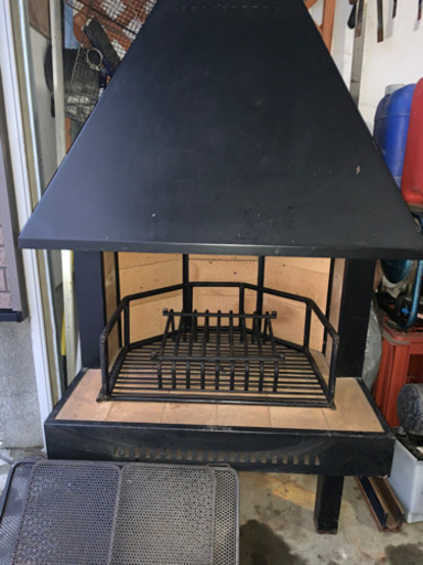 キュービクル屋外自立型2面体です。室内保管中です。