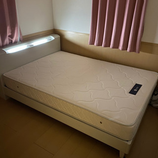 ダブル　ベッド　マットレス付き　1年半前購入