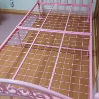 🛏️パイプベッド 可愛い桃色美品