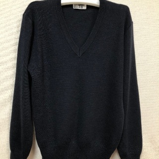 最終値下げ！紺色のVネックセーター(140)
