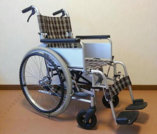 整備済み　中古車椅子　日進医療機器製　自走式　介助ブレーキ　肘はねあげ式　足置き開閉脱着式
