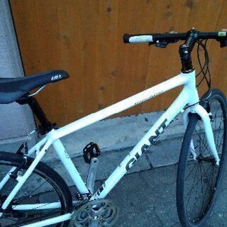 GIANT ESCAPE(S)R3 700cクロスバイク アルミ/24speed/ホワイト