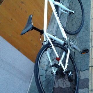 GIANT ESCAPE(S)R3 700cクロスバイク アルミ/24speed/ホワイト