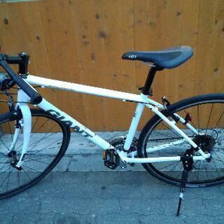 GIANT ESCAPE(S)R3 700cクロスバイク アルミ/24speed/ホワイト