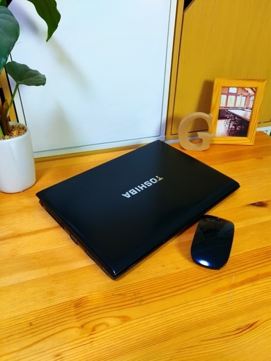 corei5メモリ4Gの高性能dynabook♪　薄型軽量で持ち運びが便利★　最新Windows10！　高級感のあるモダンブラック★　東芝TOSHIBAのdynabook　大容量320G！　高速PC★　高性能corei5　メモリ4G　ウェブカメラ内蔵　東芝　dynabook　13.3インチ画面　最新Windows10　64Bit　黒　高級感　　マウス付き 　ノートパソコン　無線LAN　Wi-Fi対応 　DVDドライブ