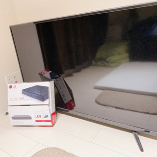 50型テレビと Blu-rayプレイヤー 50型テレビと Blu-rayプレイヤー