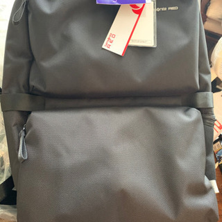 サムソナイトREDシンプルな黒のリュックタイプのバッグ