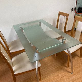 ガラステーブルと椅子4脚セット