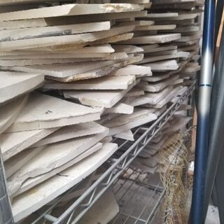 乱張石材18万円で購入の品です。購入価格の75％