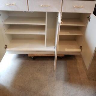 ホワイト×ライトピンクレンジ台付き食器棚 ホワイト×ライトピンクレンジ台付き食器棚