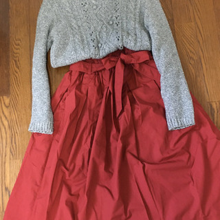 ユニクロ　赤スカート　Sサイズ