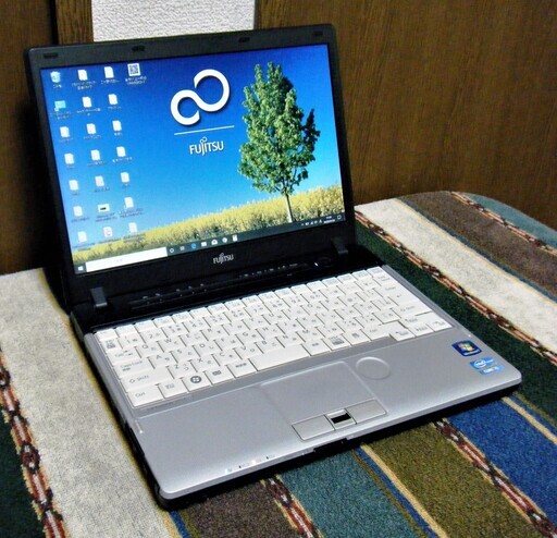 訳あり特価品/12.1型/軽量1.16kg♪/高性能Core i5/光速☆彡新品✨SSD240GB♪/メモリ4GB♪/すぐ使えるWin10メディア作成ツール付/すぐ繋がるWi-Fi/MS Office 2016✎/点検整備清掃済み/FUJITSU LIFEBOOK P771/C
