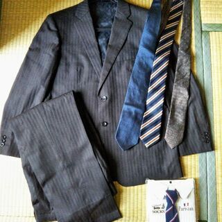 【美品】男性用スーツ上下、ネクタイ×3、ソックスセット