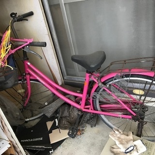 ショッキングピンクの自転車