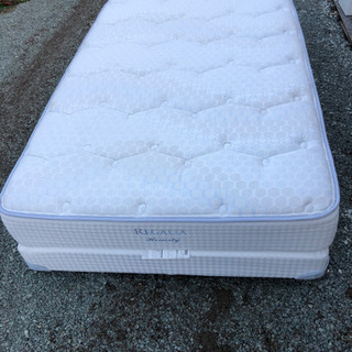 セミダブルベッド　レガリア高級ブランドベッド