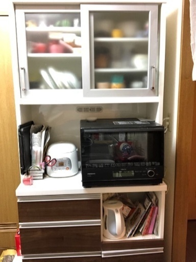 木目調キッチンボード、食器棚
