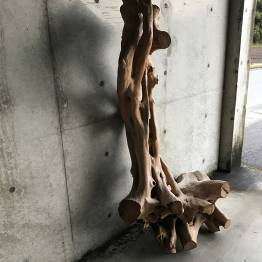 木のオブジェ