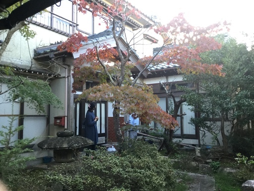 古家つき土地です。雨漏りあり、現況渡しです。