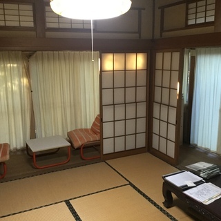 古家つき土地です。雨漏りあり、現況渡しです。