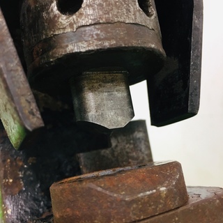 亀倉精機 AP-2N パンチャー【リライズ野田愛宕店】【店頭取引限定】【中古品】1点限り早い者勝ち！管理番号ITZOBJJ9J7YG