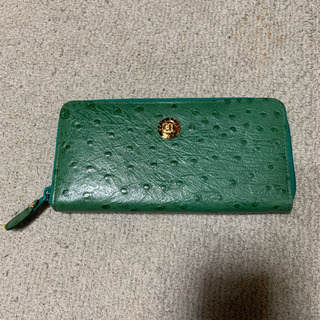 グリーンの長財布