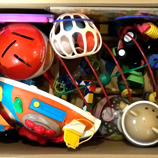 0歳～2歳向けのおもちゃ。段ボール1箱分。