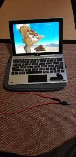 タッチスクリーンのタブレットPC