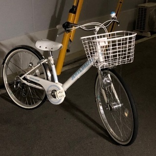 24インチ 女の子用  JEWEL DREAM  LEDオートライト 6段変速 美品 24インチ 女の子用 JEWEL DREAM ホワイト LEDオートライト 6段変速 美品