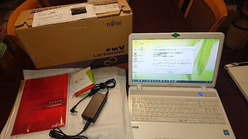 ★SOLD OUT★ノートパソコン【中古／美品】富士通 LIFEBOOK AH30/L FMVA30LW2 (アーバンホワイト) 15.6型ワイド Office付 新品箱・附属品／全有 Celeron Bluetooth HDMI LEDバックライト