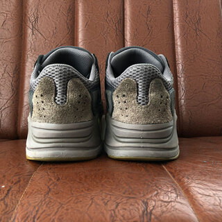 USED] YEEZY BOOST 700 Mauve Mens 27cm sneakers