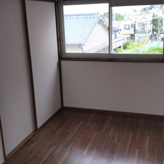 7.5万から激下げ。契約月と翌月フリーレント  敷金0保証金0 礼金0+仲介料0🎵内装リフォーム済みのスゴく綺麗で清潔的な一軒家です。即入居可です。 東大阪  一件家 - 東大阪市