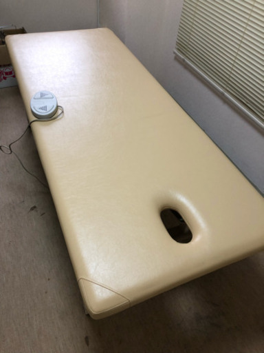 治療用電動ベッド