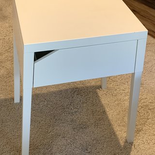【取引中】IKEA ベッドサイドテーブル(ホワイト)