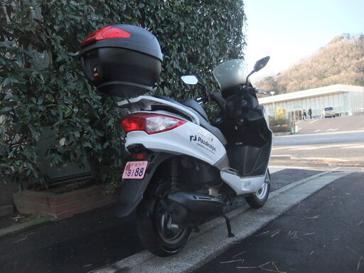 SYM RV125iFI実働中古美車GIVIリアBOX付き　バフ磨き済み　バッテリーフル充電済　オイル交換後渡　書類有 SYM RV125iFI実働中古美車GIVIリアBOX付き バフ磨き済み バッテリー