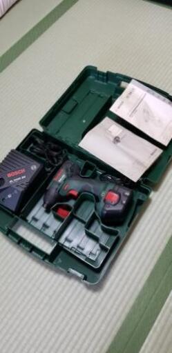 BOSCH　12v　電動ドライバー　バッテリー1.5v 充電式　充電器付