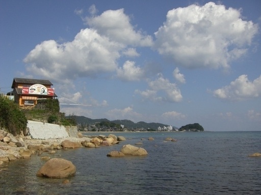 海まで0歩・0分マリンスポーツのベースとして住居としては勿論、別荘や店舗にもインスタ映えしますょ～如何ですか？