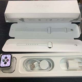 【美品】アップルウォッチ4 44mm セルラー ホワイトスポーツバンド