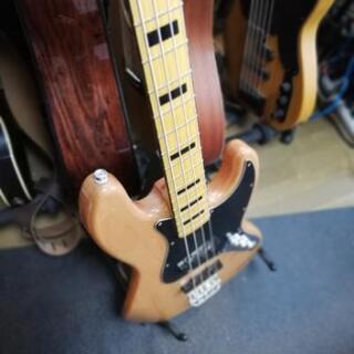 エレキベース Squier ベージュ色 Vintage Modified Jazz Base '70s