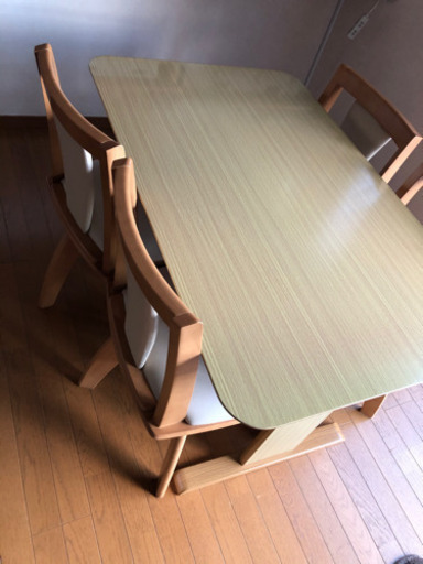 ダイニングテーブル　回転椅子セット