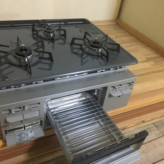 都市ガス　リンナイビルトインコンロ。展示未使用。