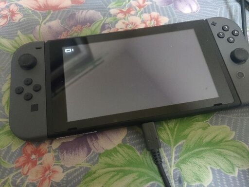 急募！　任天堂Switch　本体と充電器(純正品)のみ　付属品なしの為安くしてます