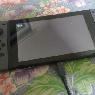 急募！　任天堂Switch　本体と充電器(純正品)のみ　付属品な...