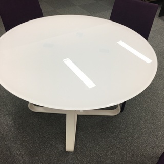 ガラス製丸テーブル