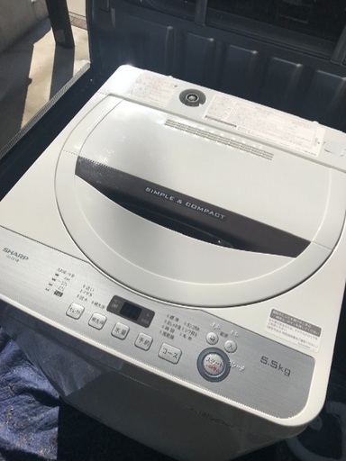 取引中2017年製シャープ全自動洗濯機5.5キロ美品。千葉県内配送無料。設置無料。