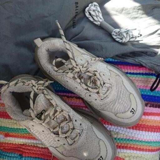 BALENCIAGA トリプルS\nトレーナー\n\n
