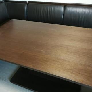 エスティックフォルマックスのダイニングテーブル・ソファセット