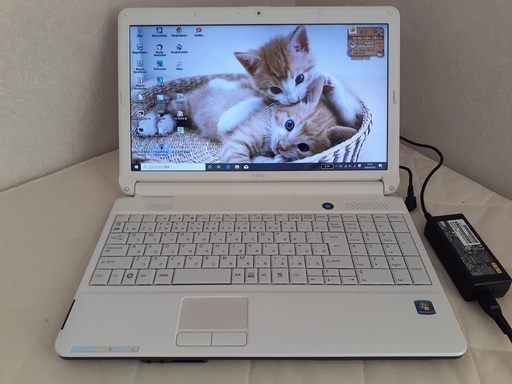 【取引中】　☆Corei5+SSDで快適☆　FUJITSU　LIFEBOOK　白　１５インチ　windows10