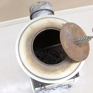 昭和レトロ 函館日栄 コークスストーブ 鋳物製 かわいいミニサイズ 石炭 北海道 てつげんコークス(R1897wYGG) 昭和レトロ 函館日栄 コークスストーブ 鋳物製 かわいいミニサイズ