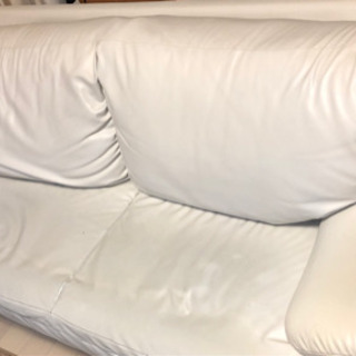 合皮、白のソファー